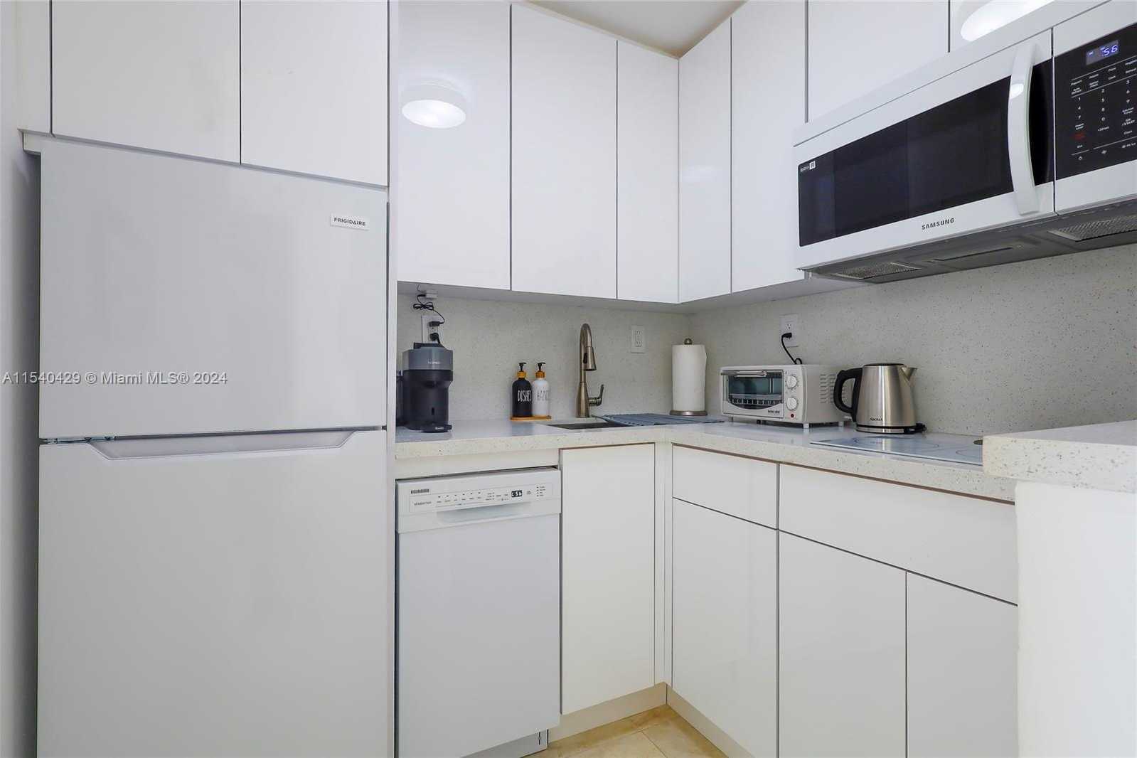Small Image of 7904 WEST DR #305, North Bay Village Number 6