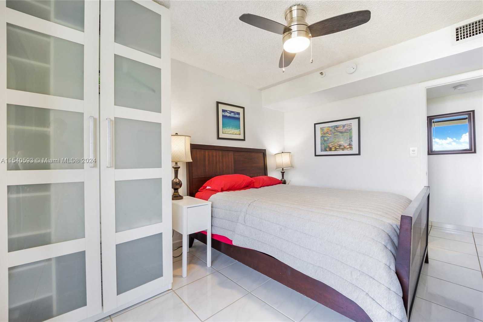Small Image of 2555 COLLINS AVE #906, Miami Beach Number 13