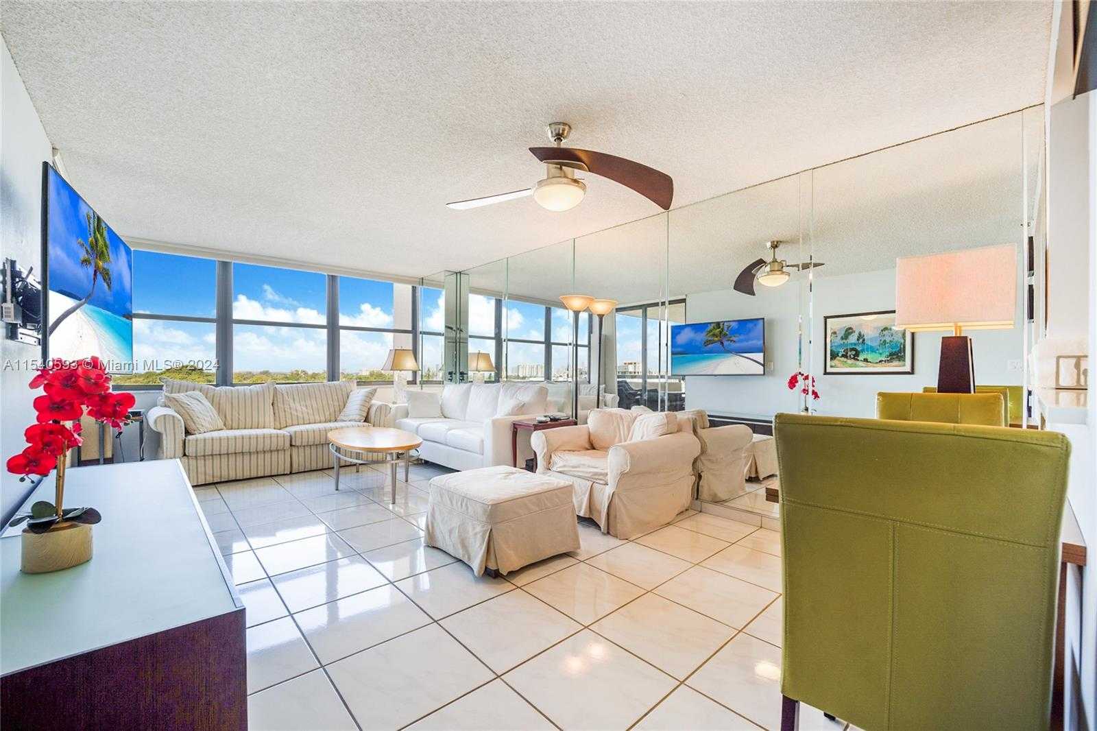 Small Image of 2555 COLLINS AVE #906, Miami Beach Number 4
