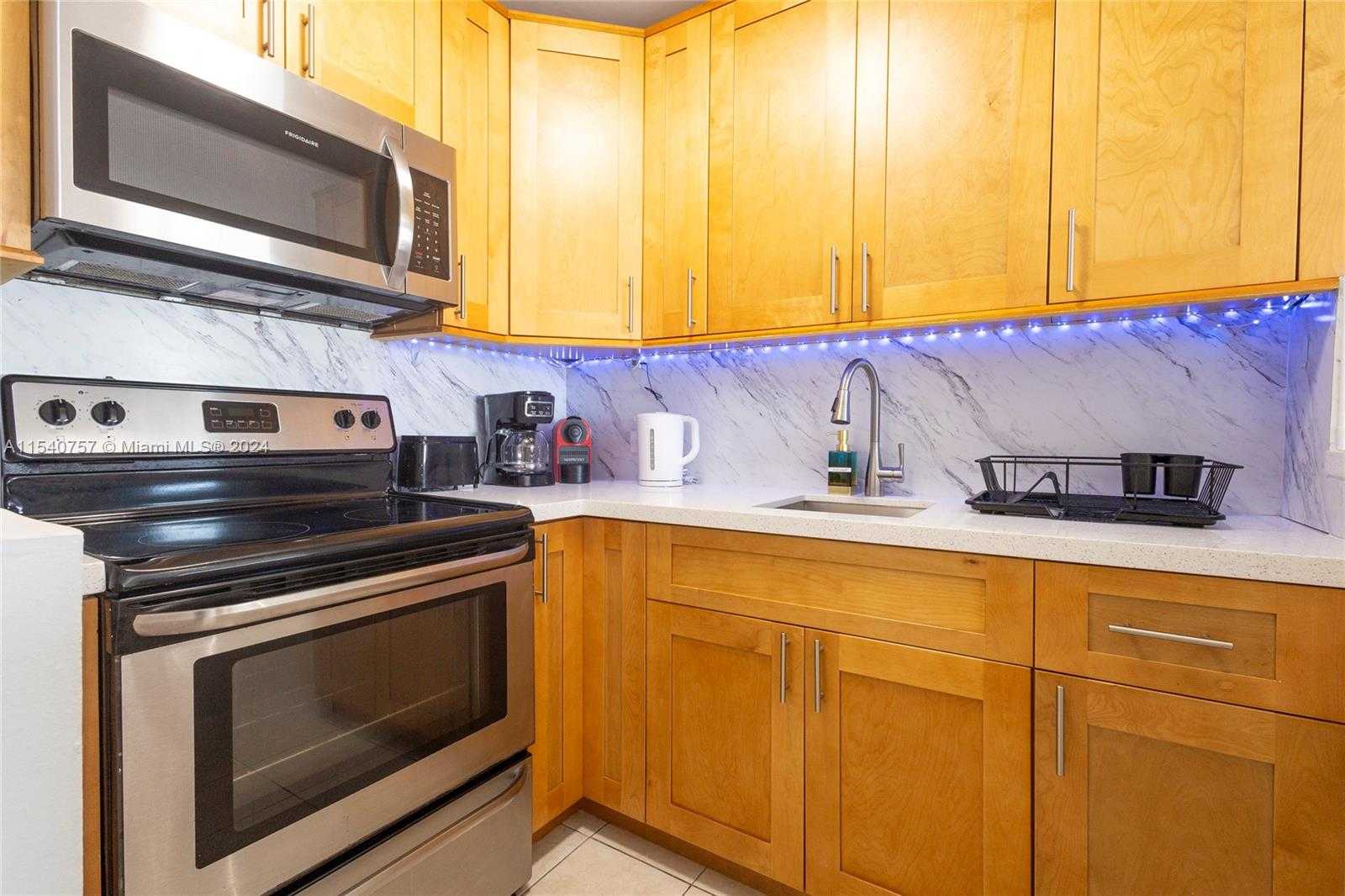 Small Image of 7904 WEST DR #304, North Bay Village Number 10