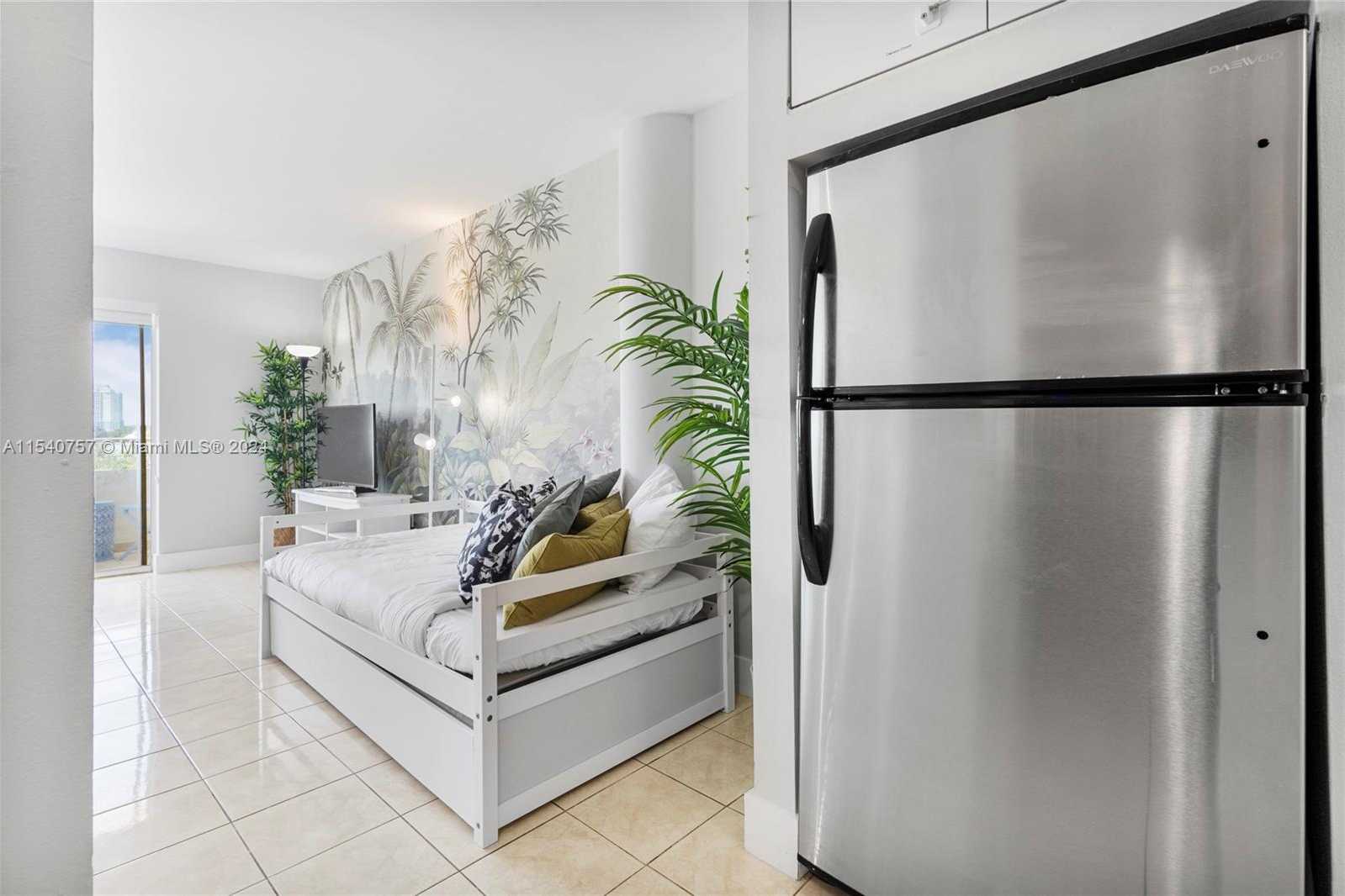 Small Image of 7904 WEST DR #304, North Bay Village Number 11