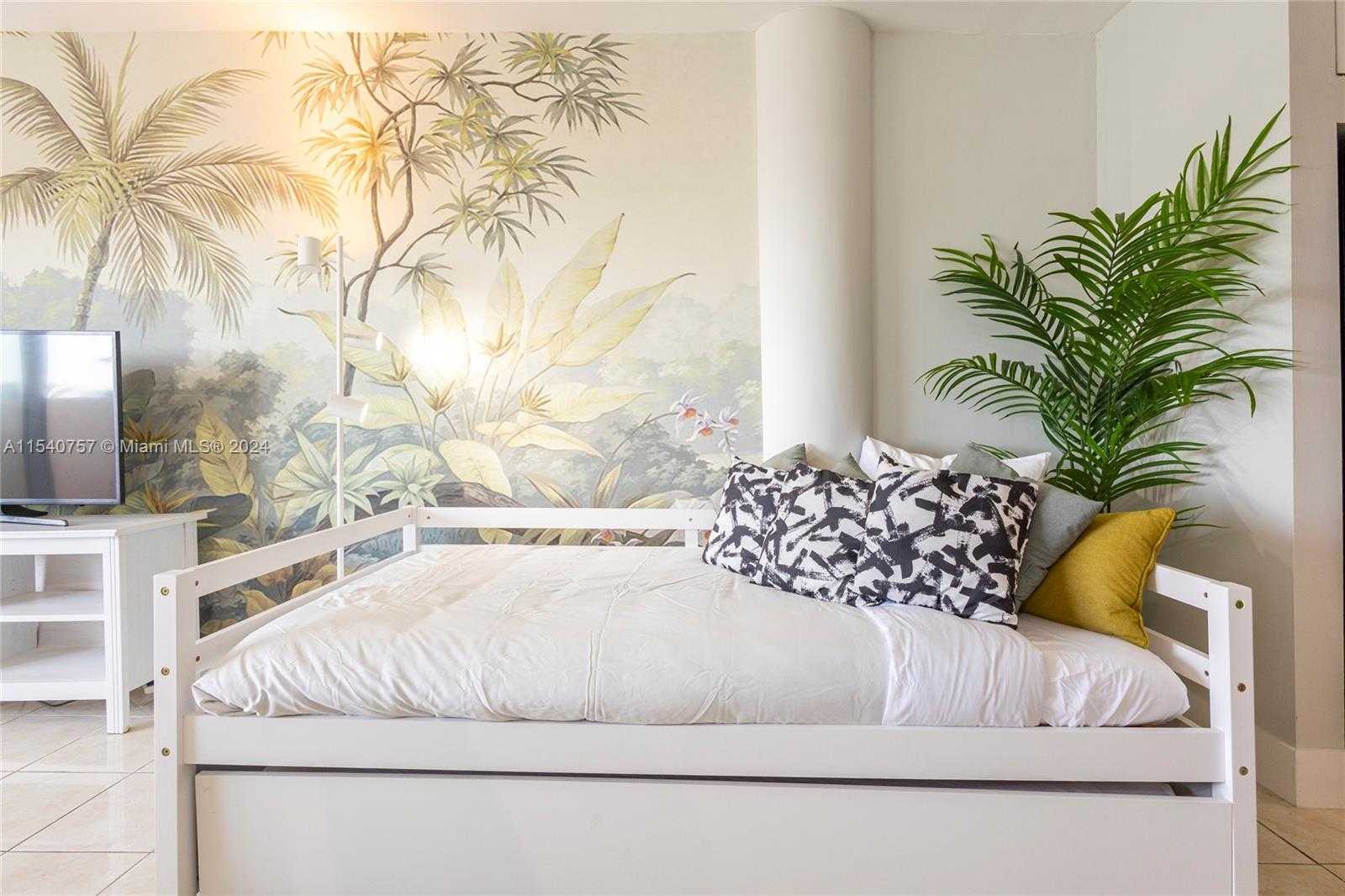Small Image of 7904 WEST DR #304, North Bay Village Number 4