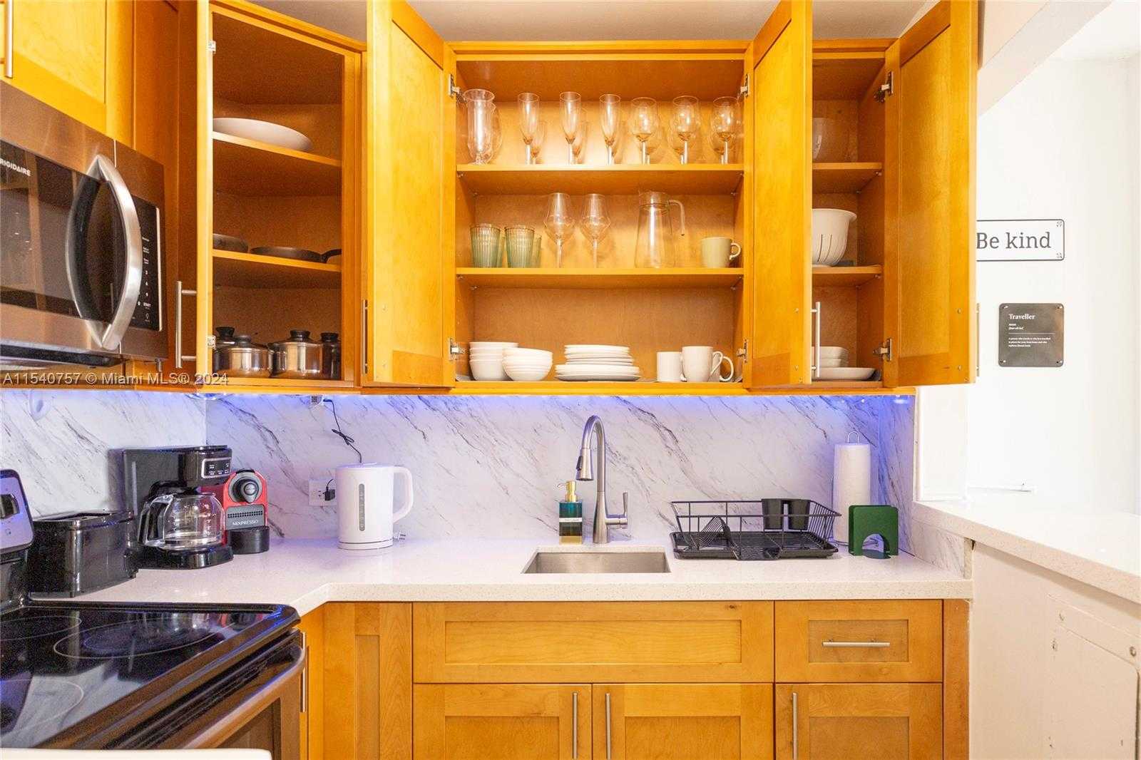 Small Image of 7904 WEST DR #304, North Bay Village Number 9