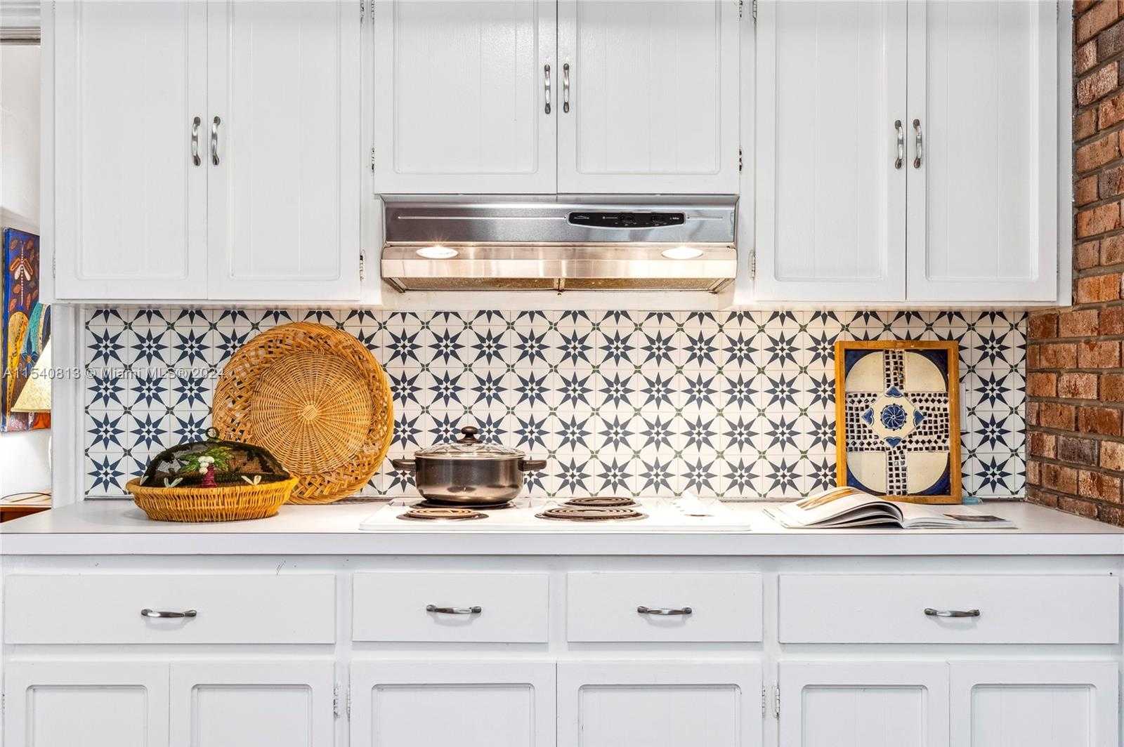 Small Image of 10130 SOUTH WEST 70TH AVE, Pinecrest Number 10