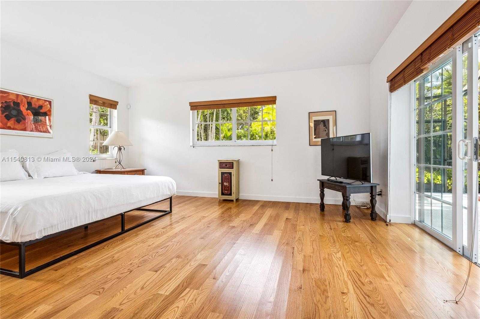 Small Image of 10130 SOUTH WEST 70TH AVE, Pinecrest Number 24
