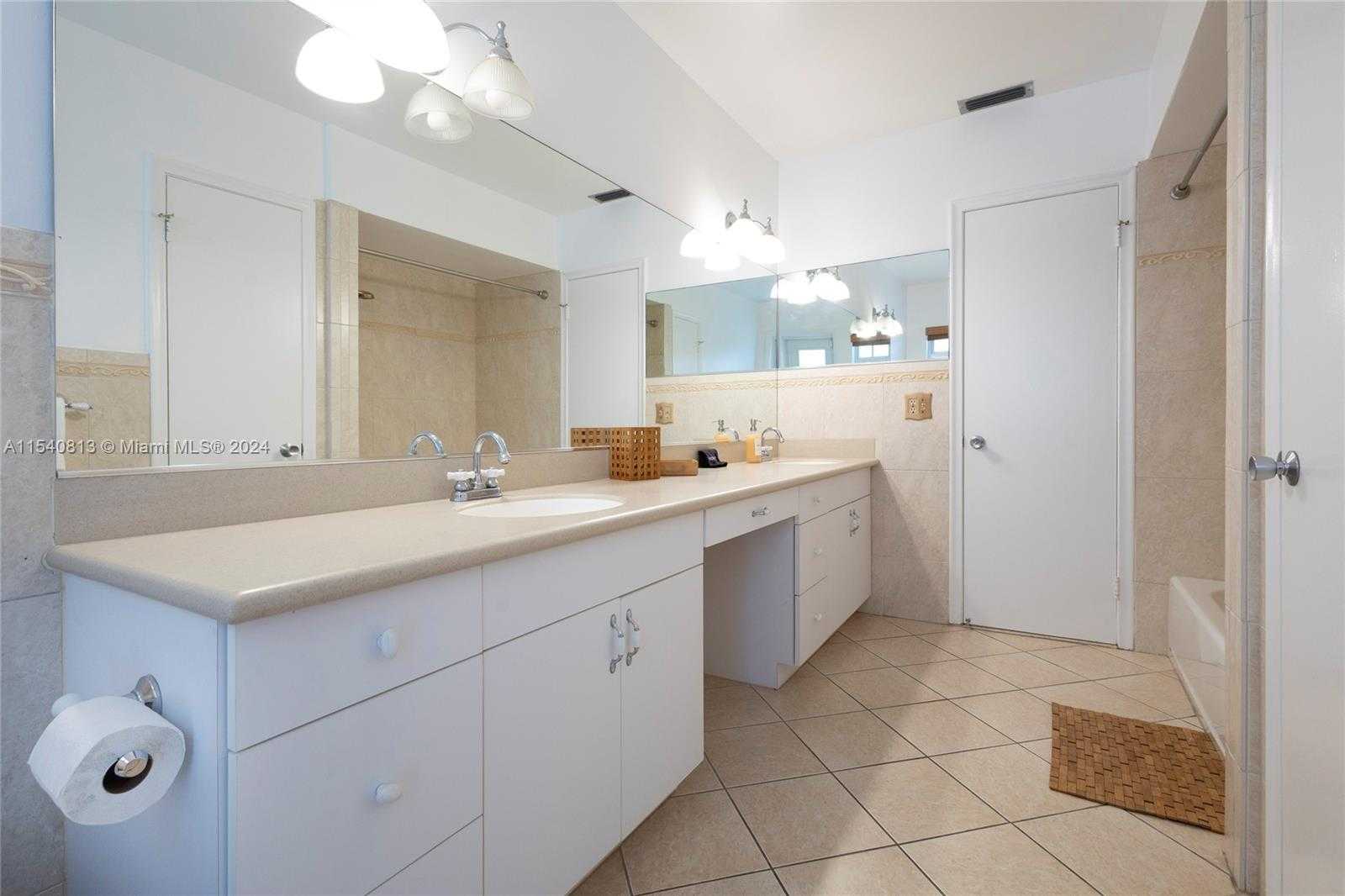 Small Image of 10130 SOUTH WEST 70TH AVE, Pinecrest Number 29