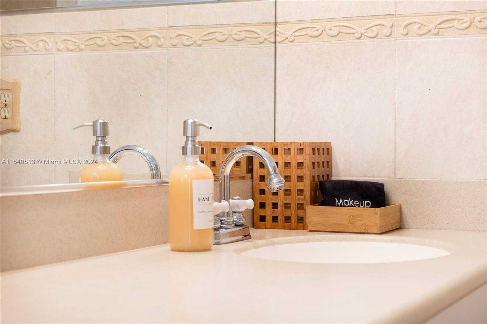 Small Image of 10130 SOUTH WEST 70TH AVE, Pinecrest Number 32