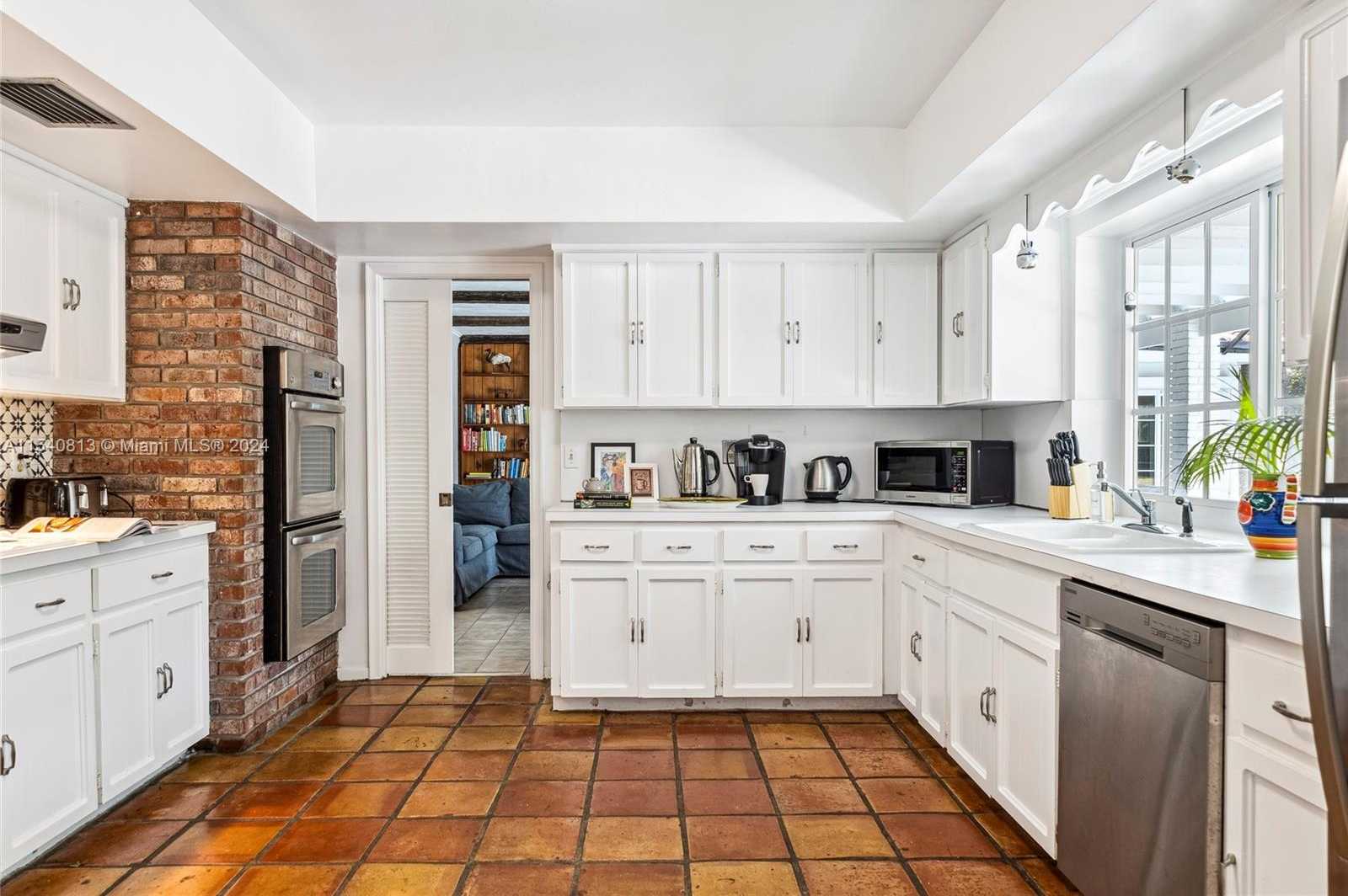Small Image of 10130 SOUTH WEST 70TH AVE, Pinecrest Number 7