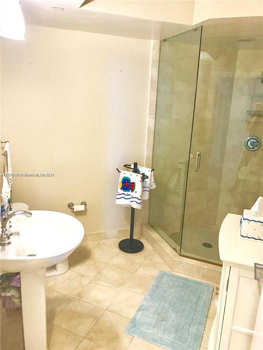Small Image of 6365 COLLINS AVE #1703, Miami Beach Number 12