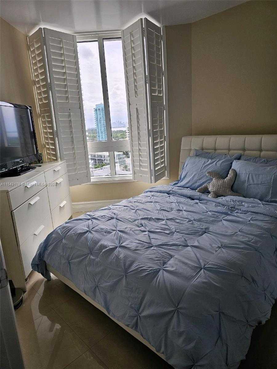 Small Image of 6365 COLLINS AVE #1703, Miami Beach Number 21