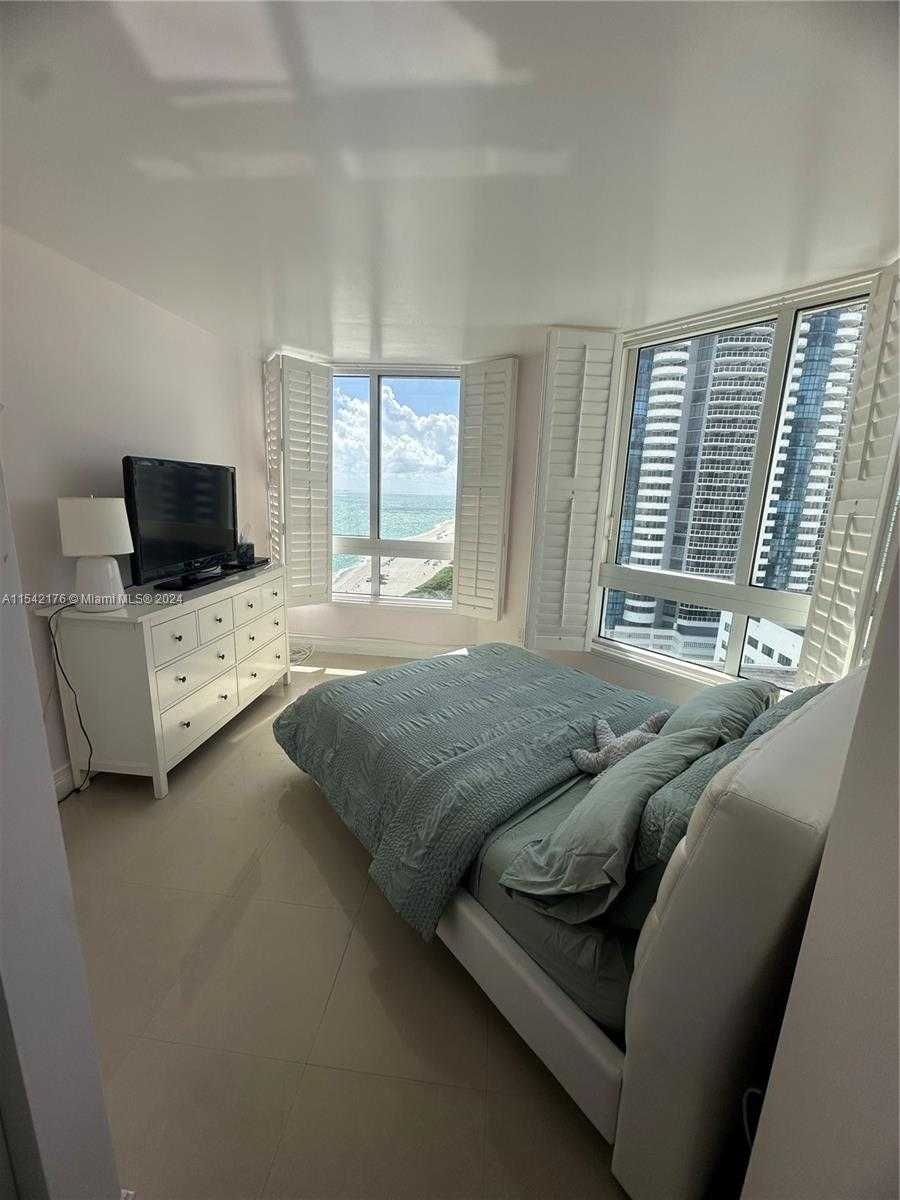 Small Image of 6365 COLLINS AVE #1703, Miami Beach Number 25