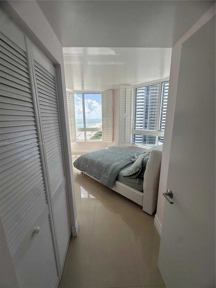 Small Image of 6365 COLLINS AVE #1703, Miami Beach Number 26