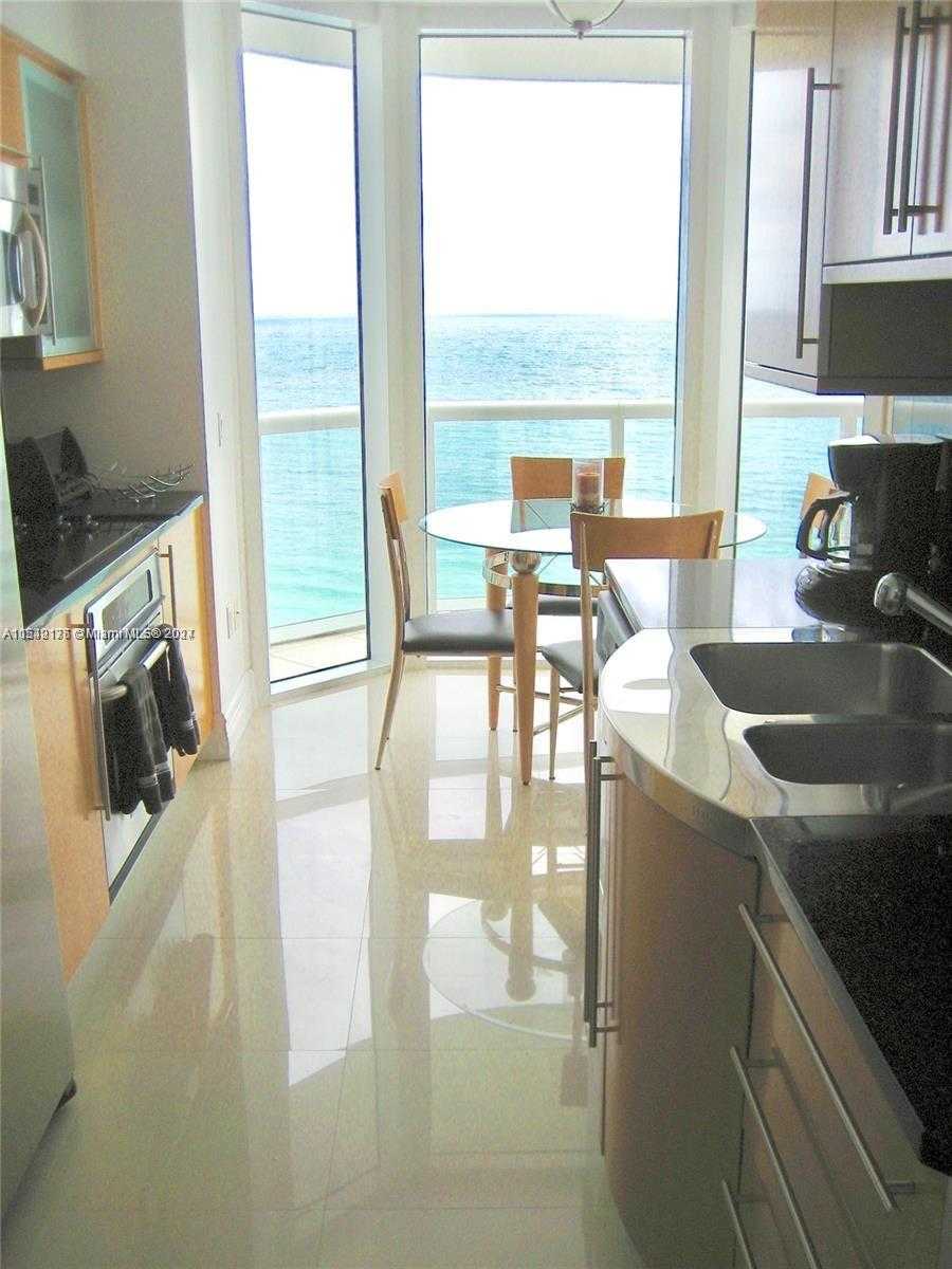 Small Image of 6365 COLLINS AVE #1703, Miami Beach Number 4