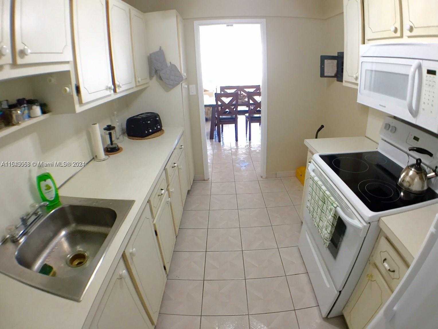 Small Image of 5401 COLLINS AVE #712, Miami Beach Number 16