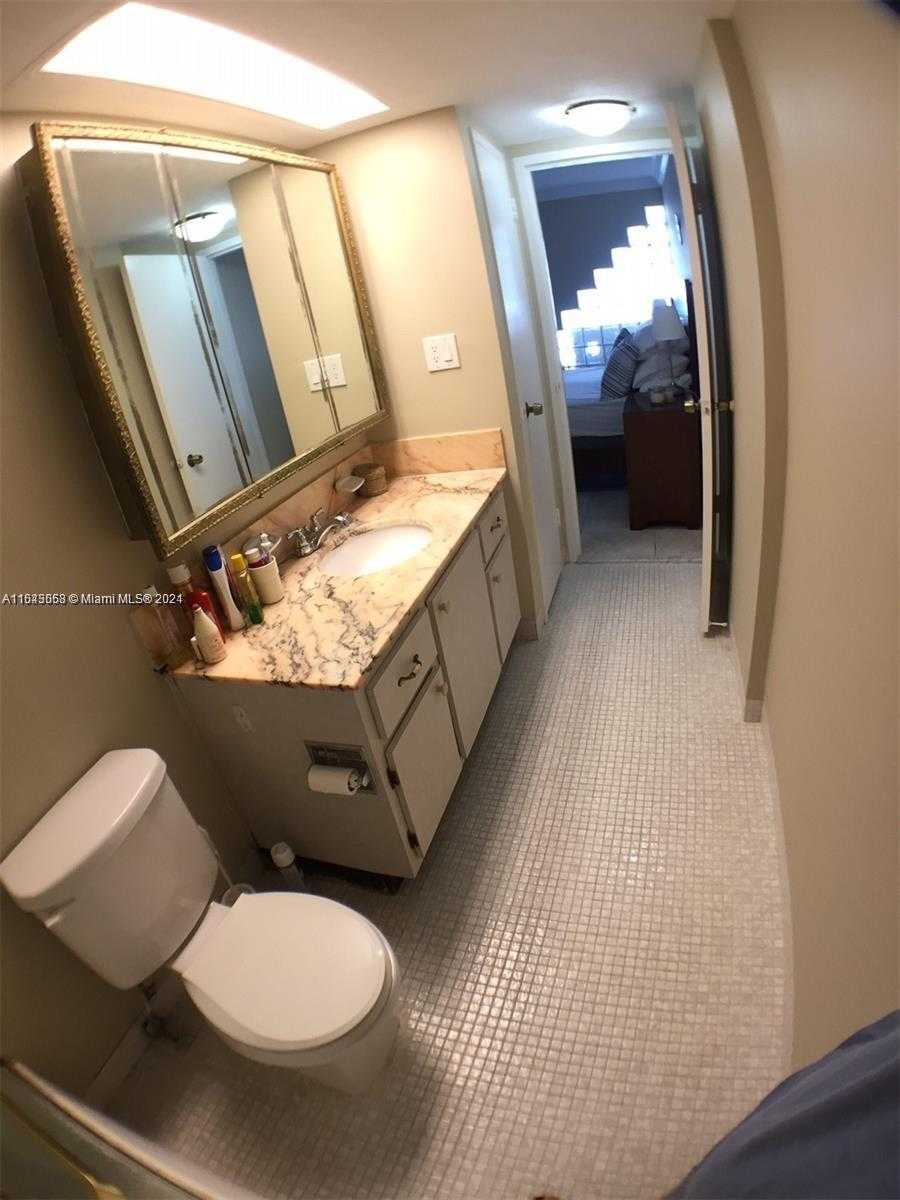 Small Image of 5401 COLLINS AVE #712, Miami Beach Number 23