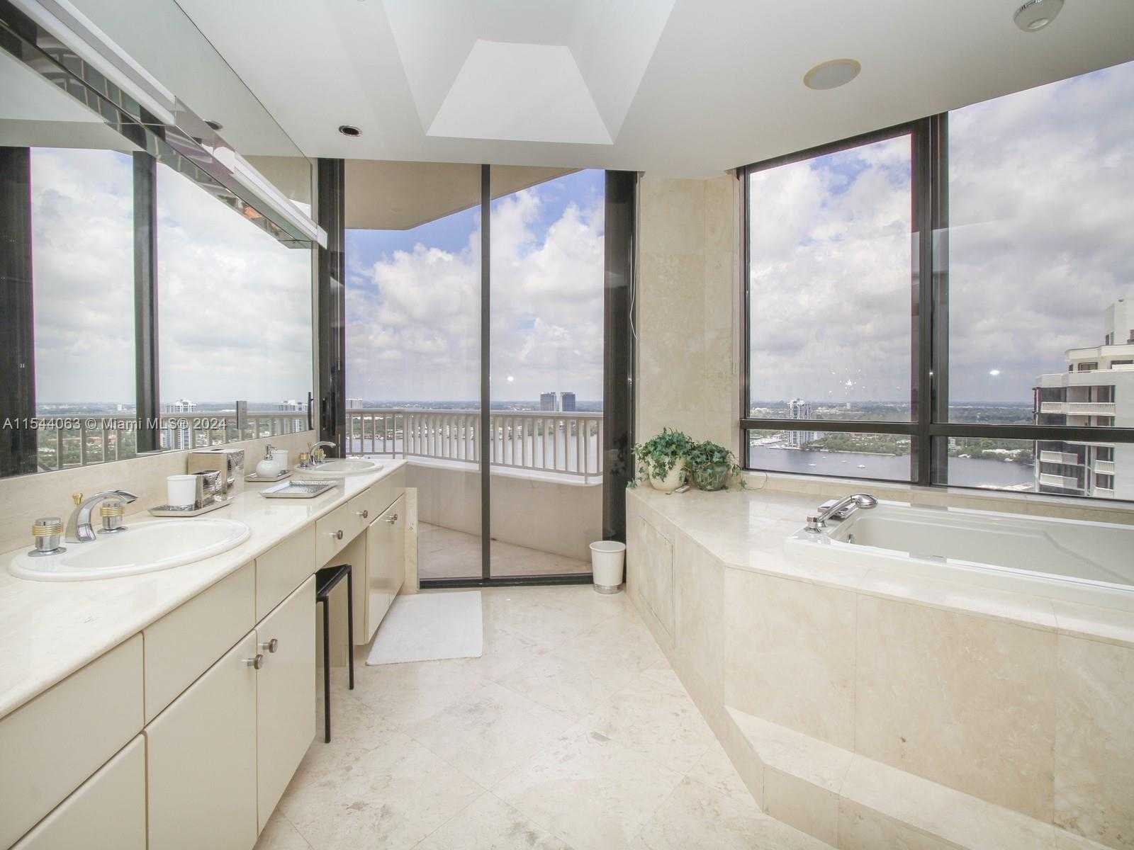Small Image of 2000 ISLAND BLVD #PH 7, Aventura Number 24