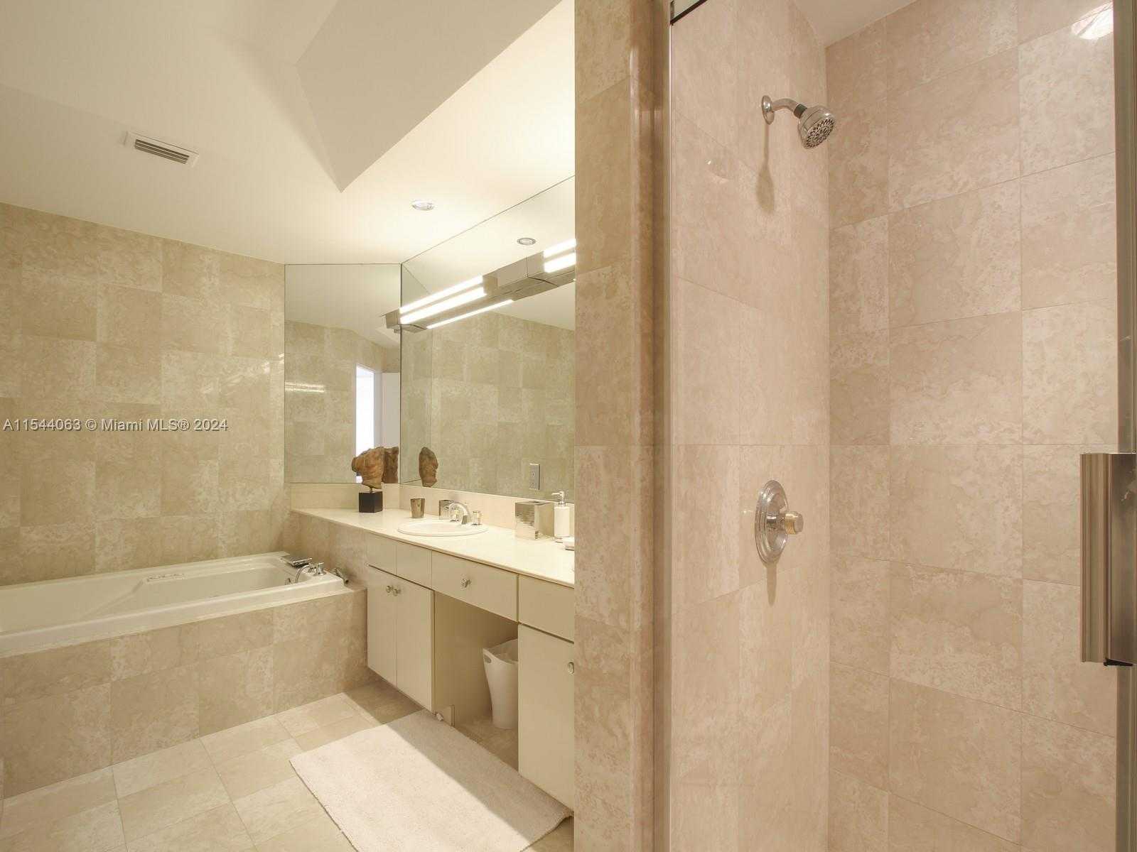 Small Image of 2000 ISLAND BLVD #PH 7, Aventura Number 32