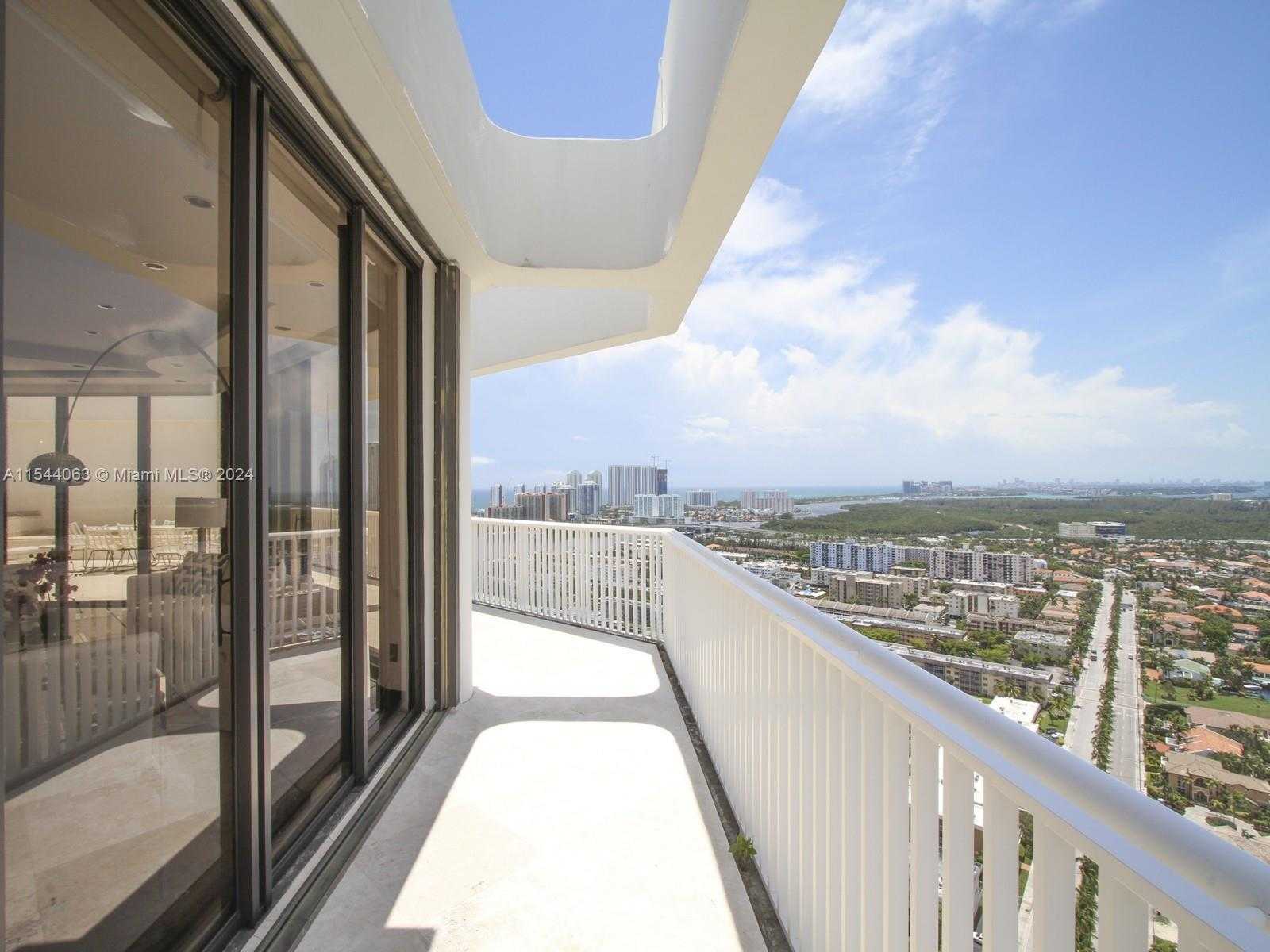 Small Image of 2000 ISLAND BLVD #PH 7, Aventura Number 38