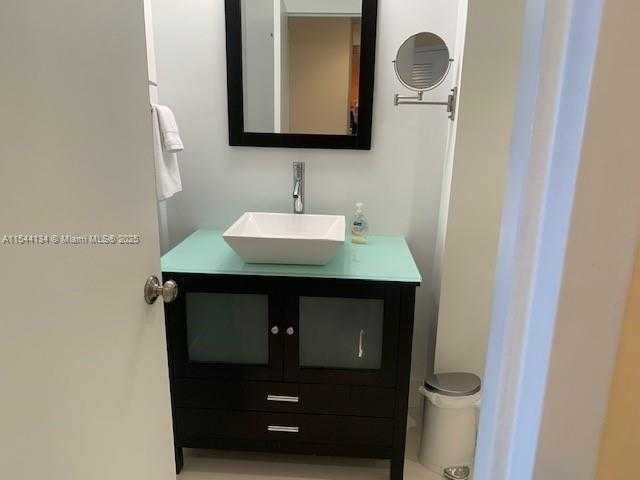 Small Image of 100 LINCOLN RD #819, Miami Beach Number 11