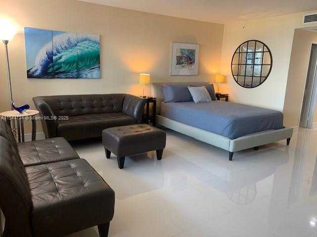 Small Image of 100 LINCOLN RD #819, Miami Beach Number 3