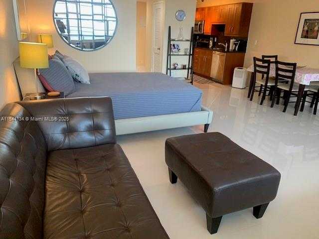 Small Image of 100 LINCOLN RD #819, Miami Beach Number 4