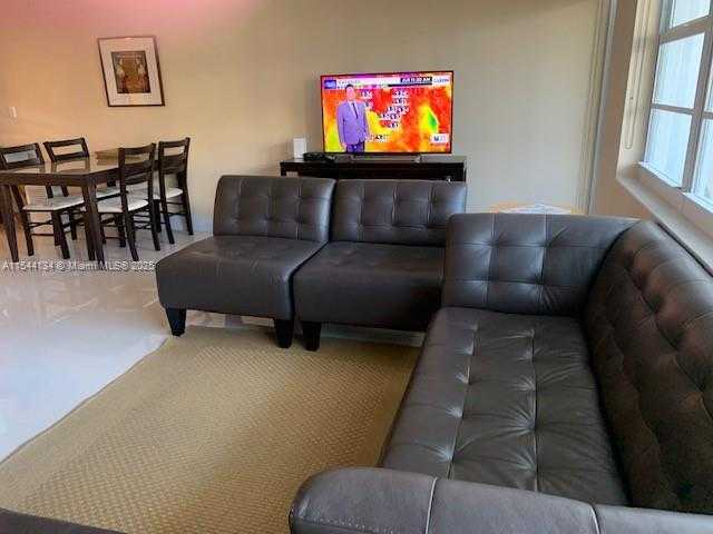 Small Image of 100 LINCOLN RD #819, Miami Beach Number 5