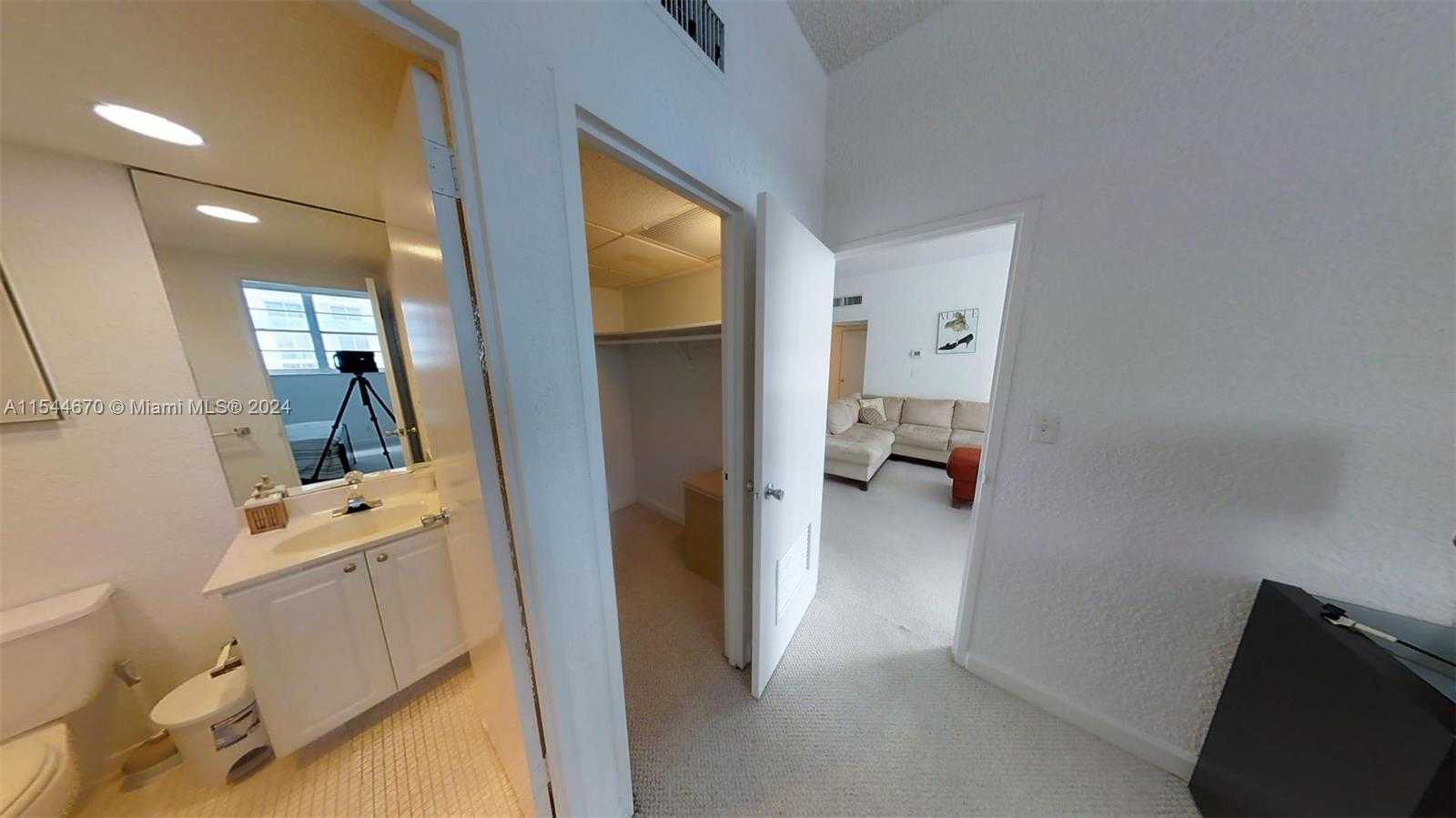 Small Image of 4001 SOUTH OCEAN DR #PH7, Hollywood Number 13