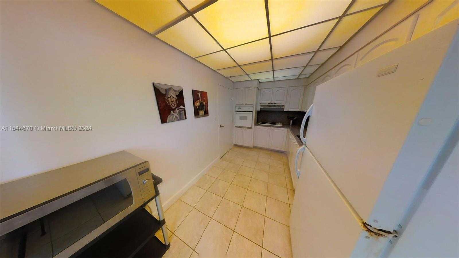Small Image of 4001 SOUTH OCEAN DR #PH7, Hollywood Number 3