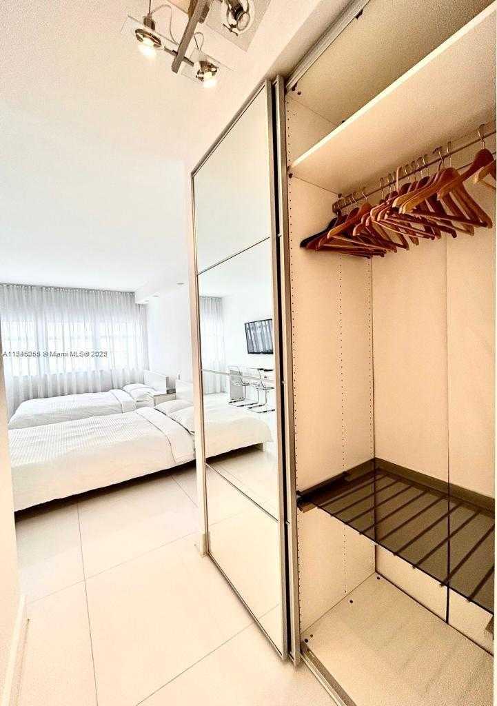 Small Image of 100 #322, Miami Beach Number 12
