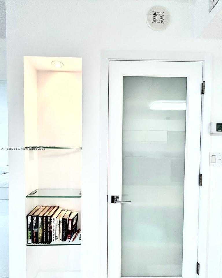 Small Image of 100 #322, Miami Beach Number 20