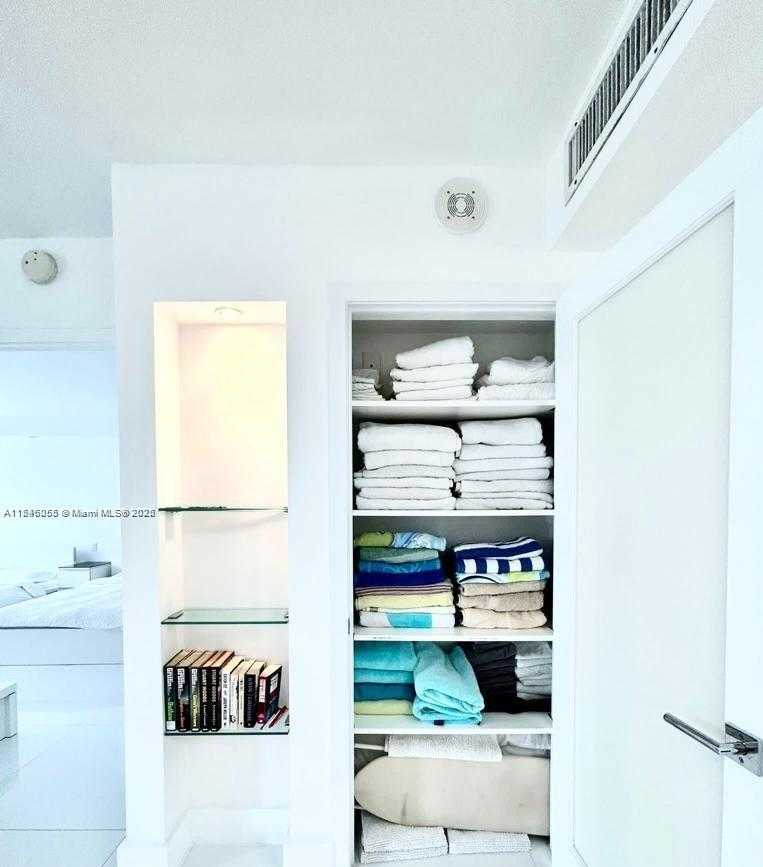 Small Image of 100 #322, Miami Beach Number 22