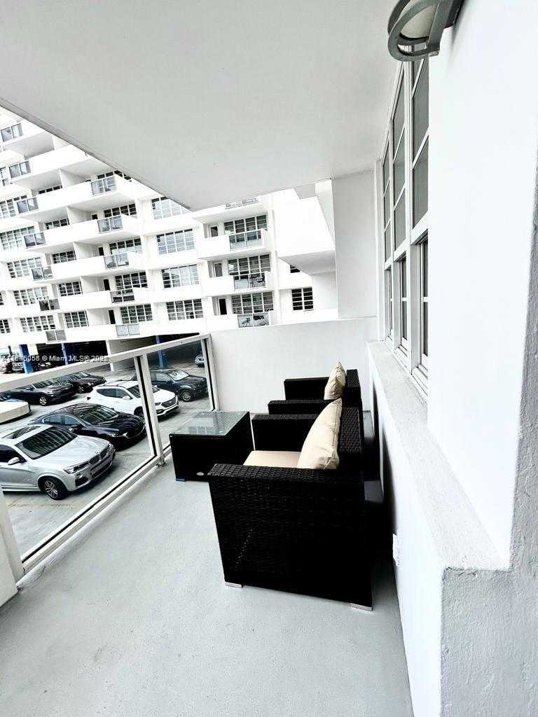 Small Image of 100 #322, Miami Beach Number 25