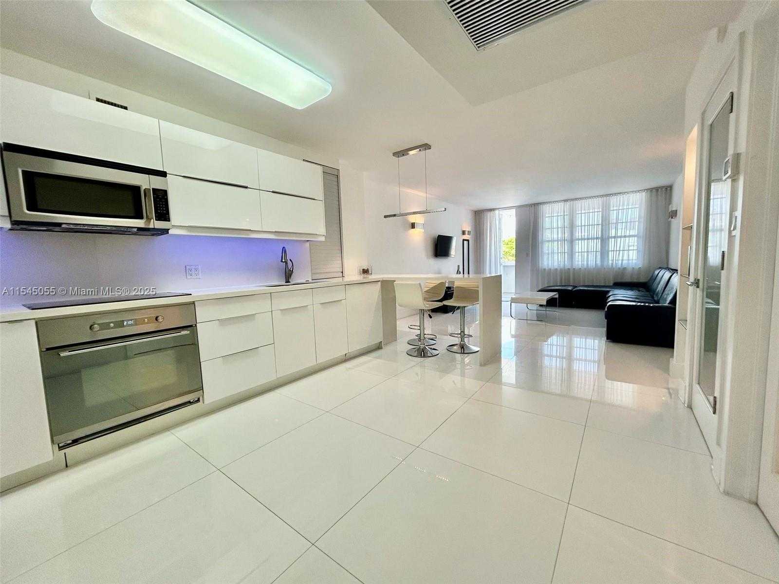 Small Image of 100 #322, Miami Beach Number 3