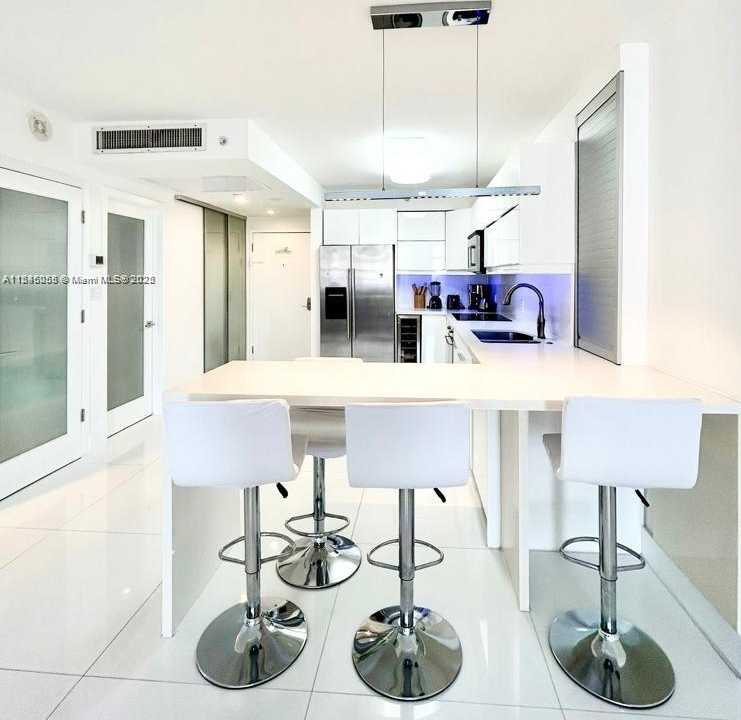 Small Image of 100 #322, Miami Beach Number 6