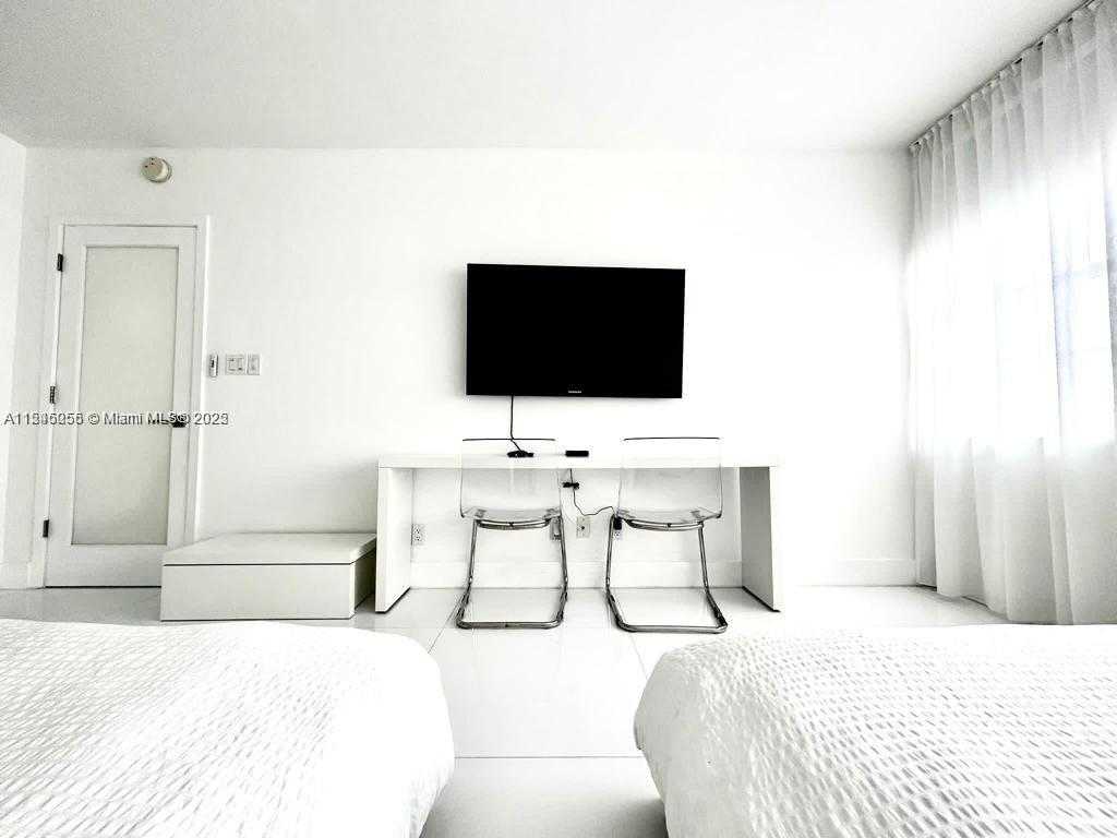 Small Image of 100 #322, Miami Beach Number 7