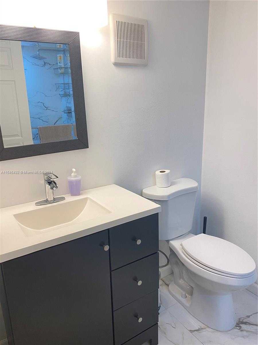 Small Image of 753 MICHIGAN AVE #1A, Miami Beach Number 5