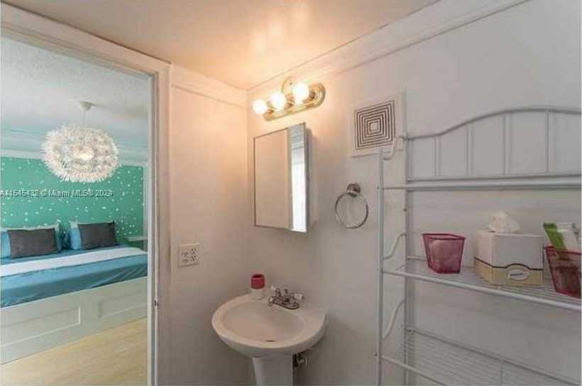 Small Image of 753 MICHIGAN AVE #1A, Miami Beach Number 6