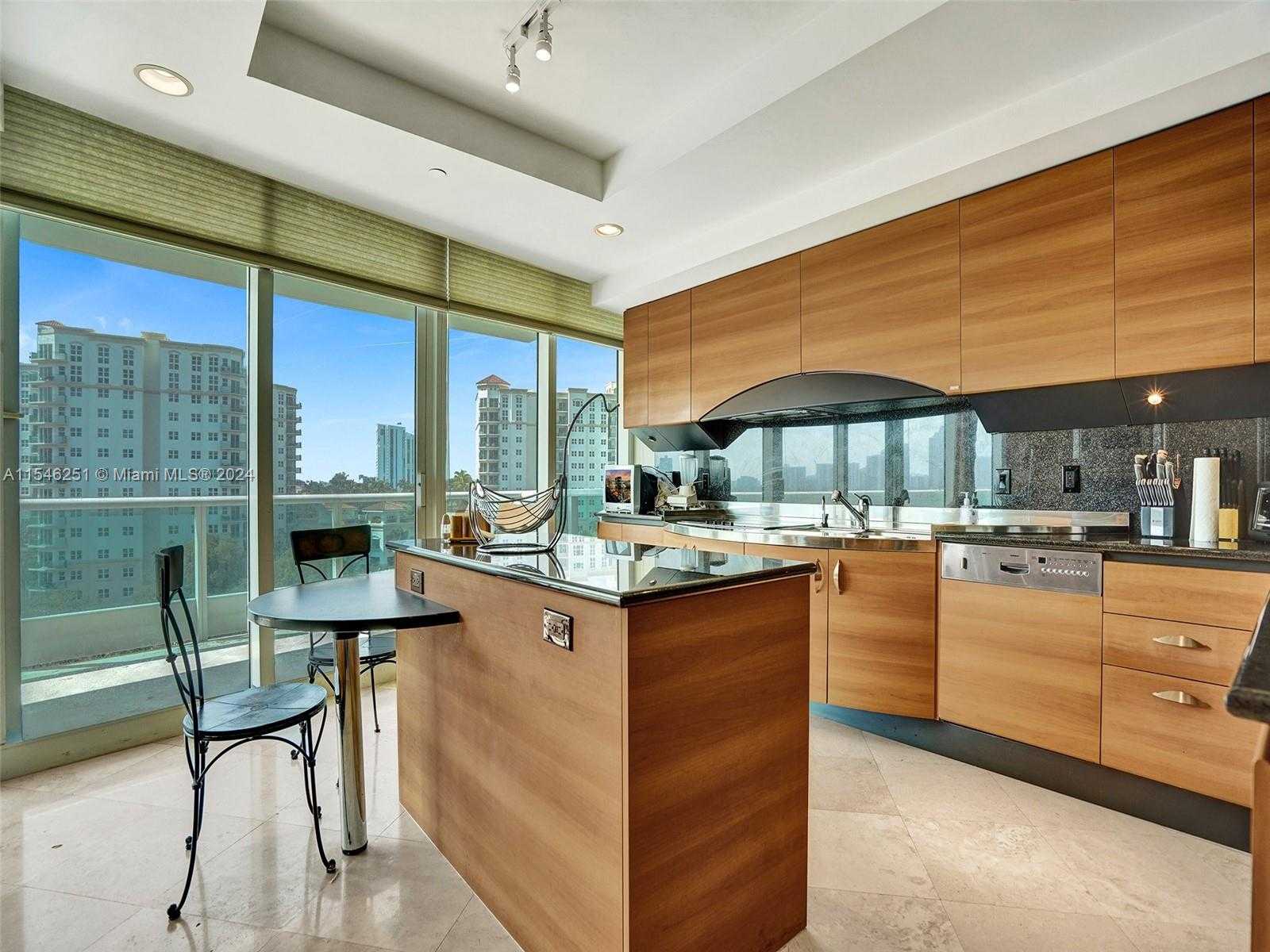 Small Image of 19955 NE 38th Ct, Aventura, FL 33180, USA Number 14
