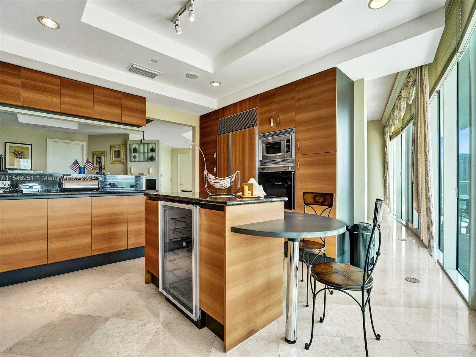 Small Image of 19955 NE 38th Ct, Aventura, FL 33180, USA Number 17