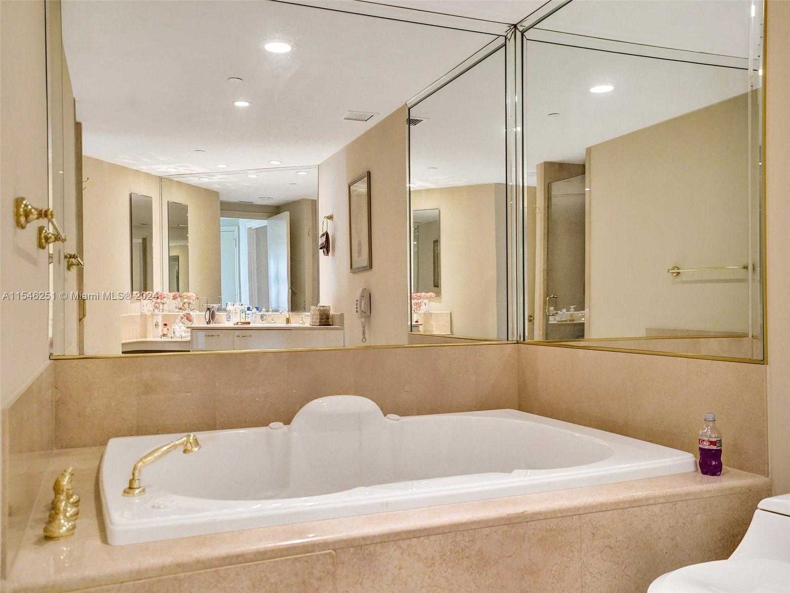 Small Image of 19955 NE 38th Ct, Aventura, FL 33180, USA Number 28