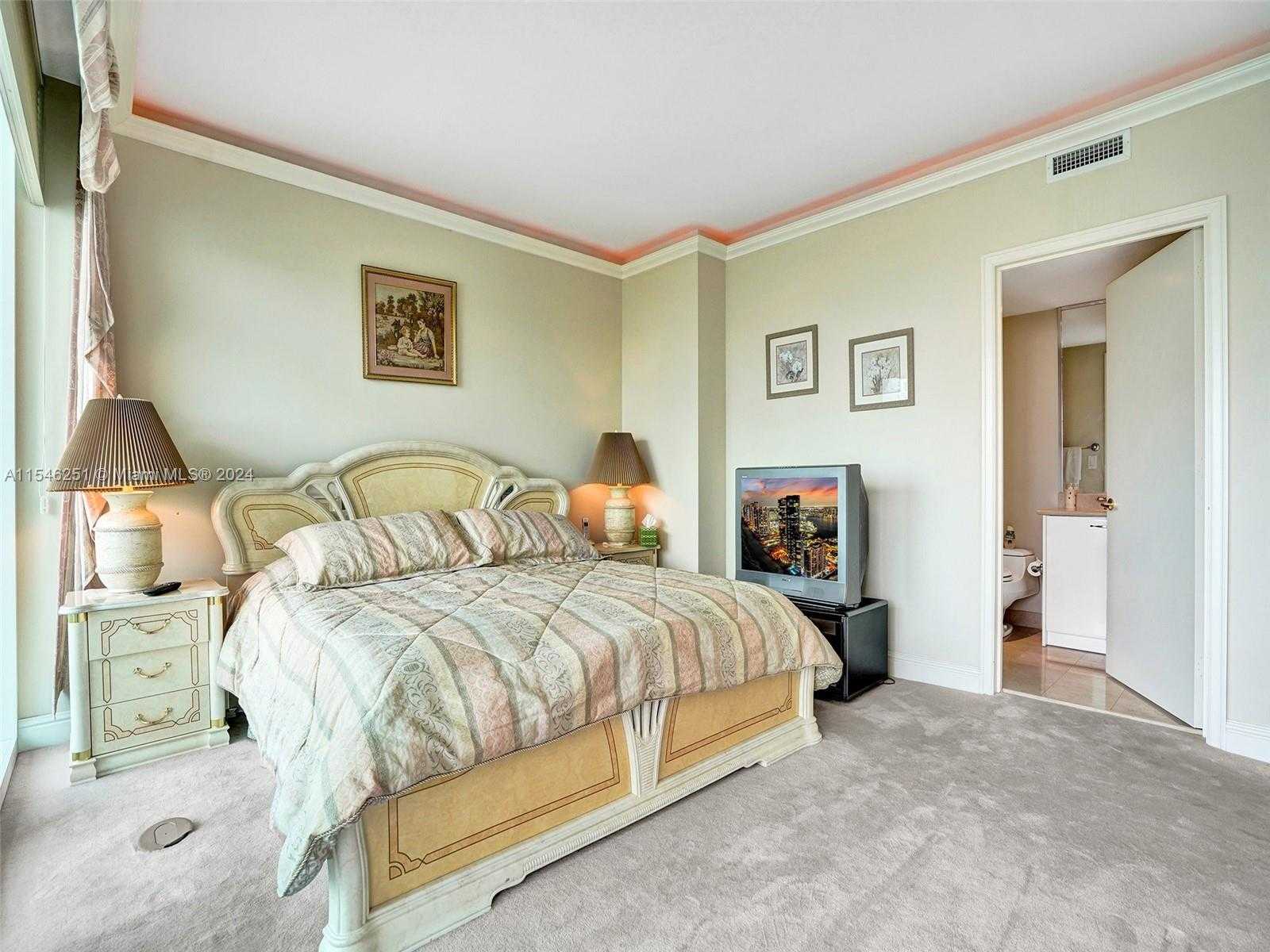 Small Image of 19955 NE 38th Ct, Aventura, FL 33180, USA Number 32