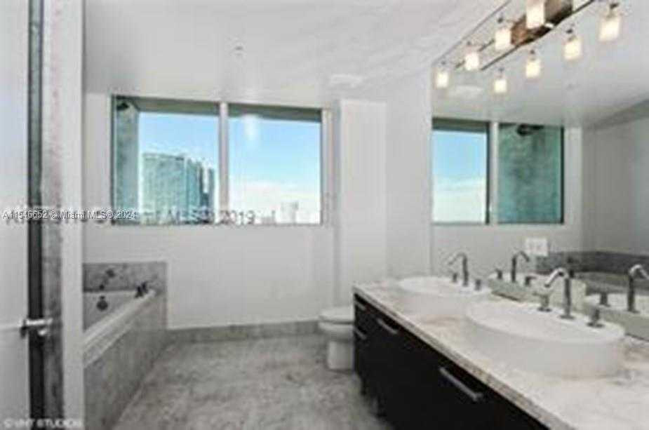 Small Image of 244 BISCAYNE BLVD #1502, Miami Number 3