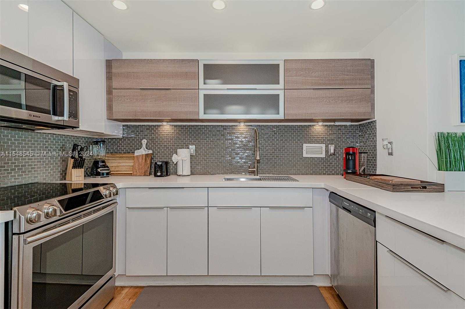 Small Image of 2301 COLLINS AVE #1230, Miami Beach Number 14