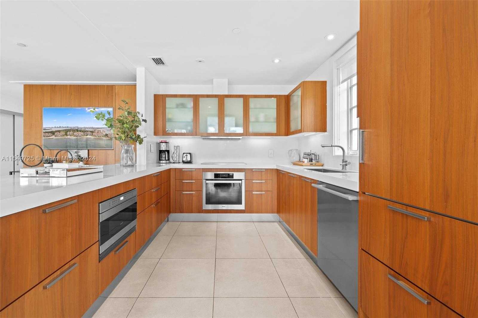 Small Image of 19127 FISHER ISLAND DR #19127, Miami Beach Number 11