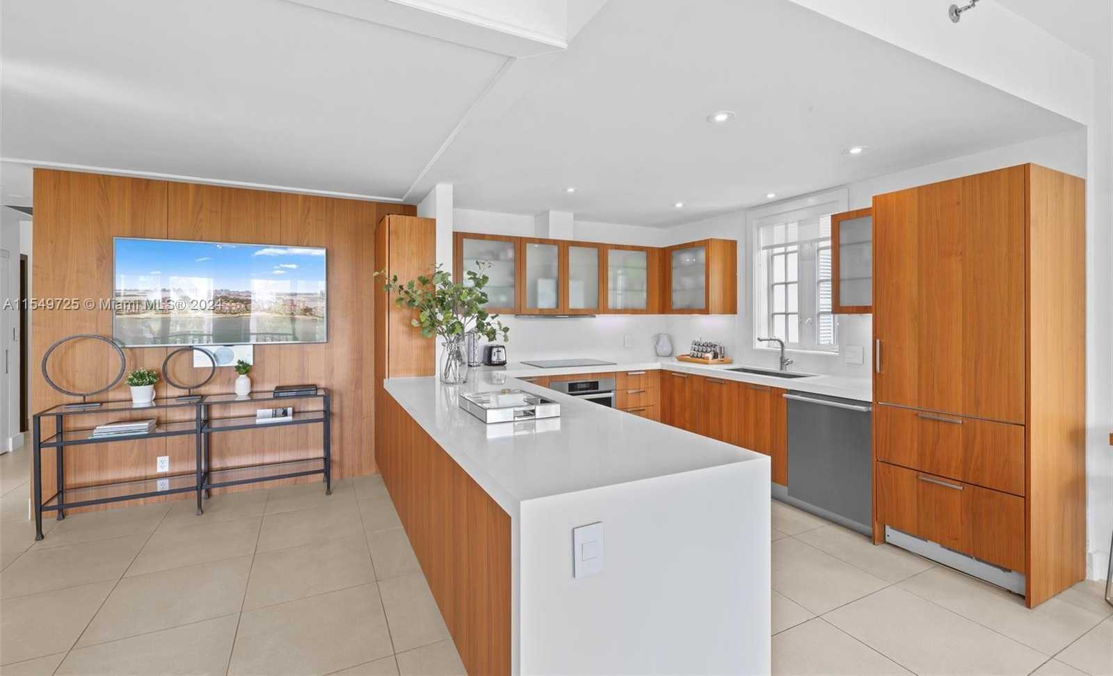 Small Image of 19127 FISHER ISLAND DR #19127, Miami Beach Number 12