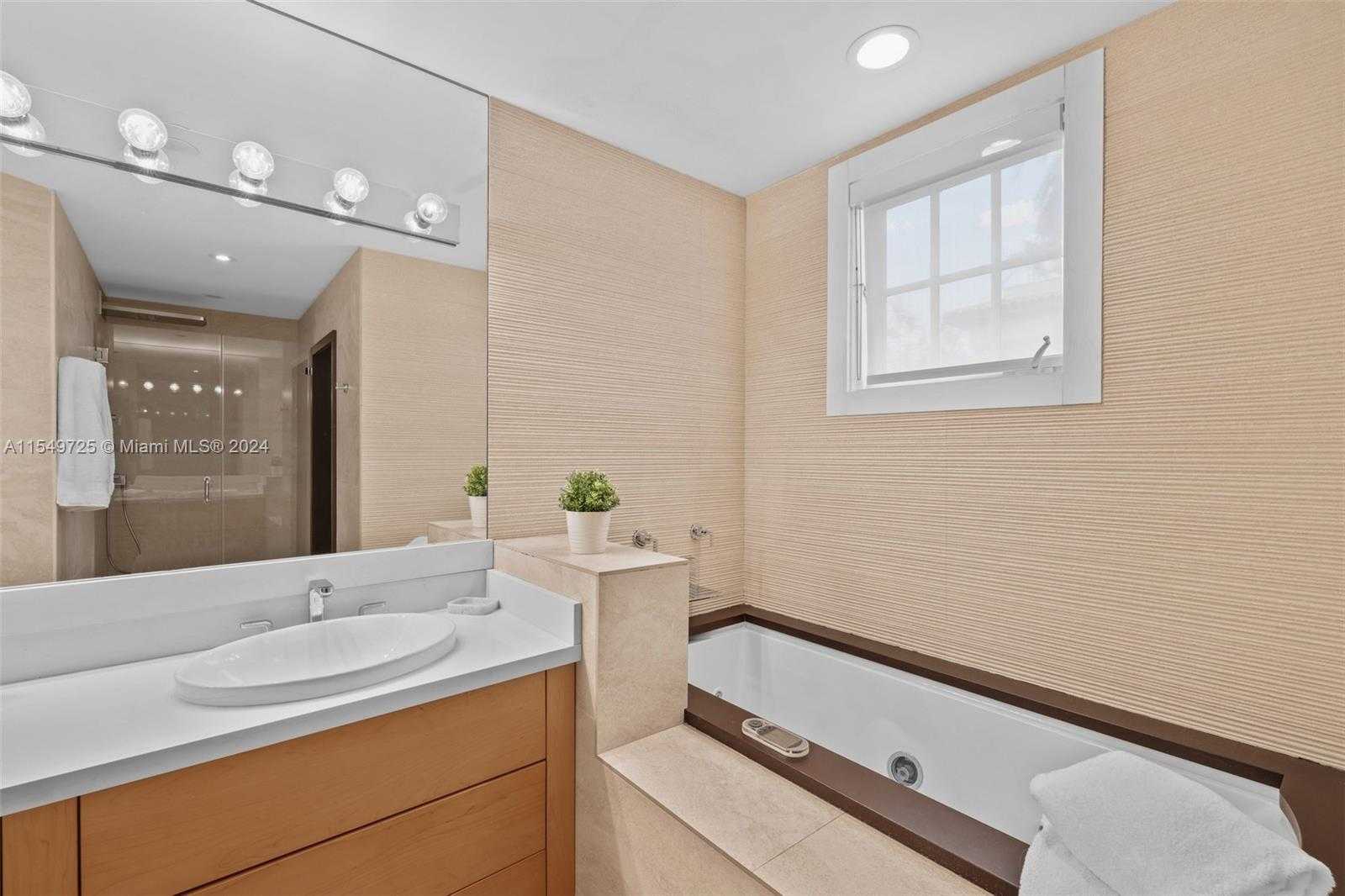 Small Image of 19127 FISHER ISLAND DR #19127, Miami Beach Number 26