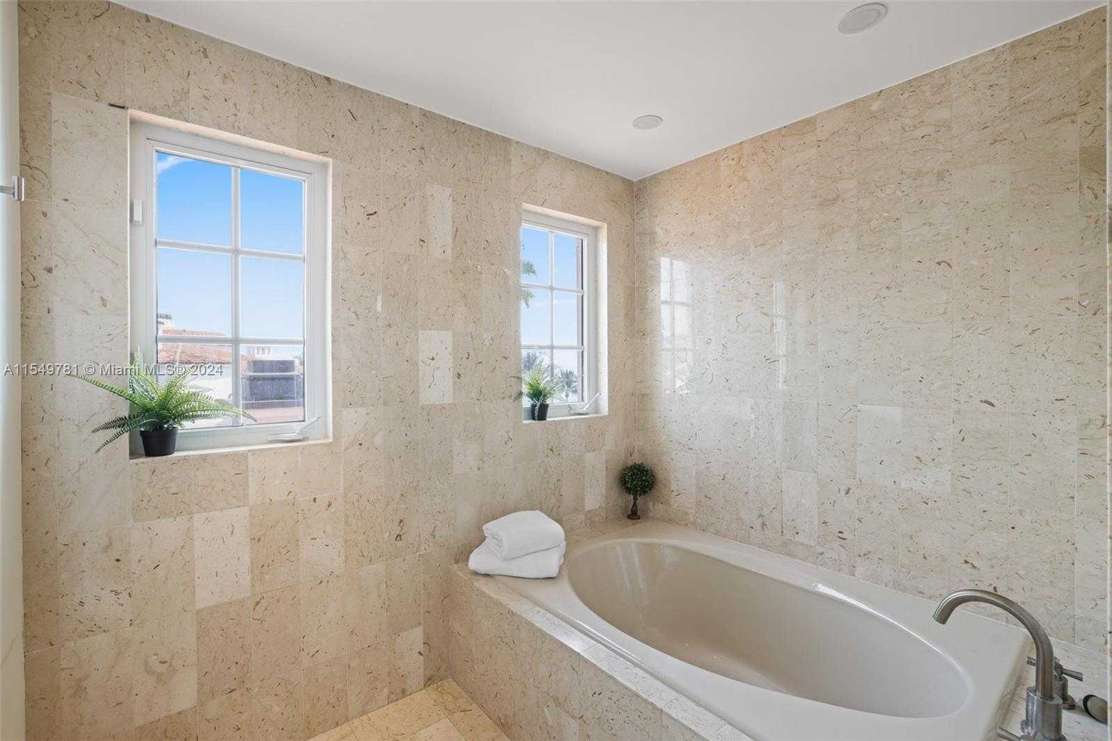 Small Image of 2442 FISHER ISLAND DR #5402, Miami Beach Number 24