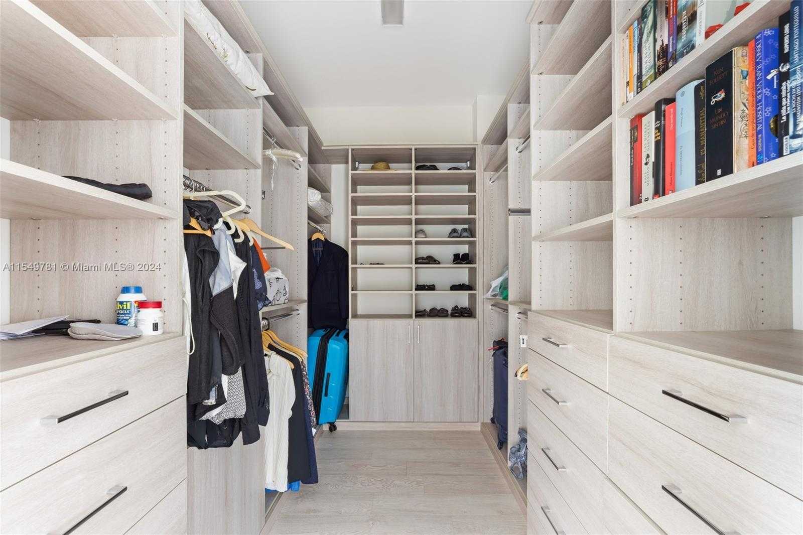 Small Image of 2442 FISHER ISLAND DR #5402, Miami Beach Number 25