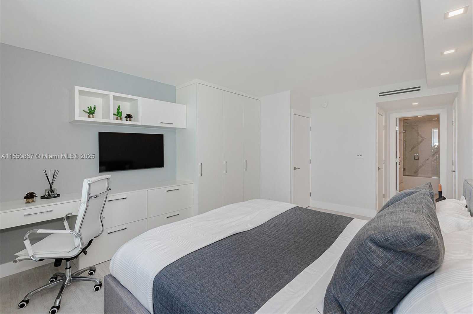 Small Image of 2301 COLLINS AVE #739, Miami Beach Number 8