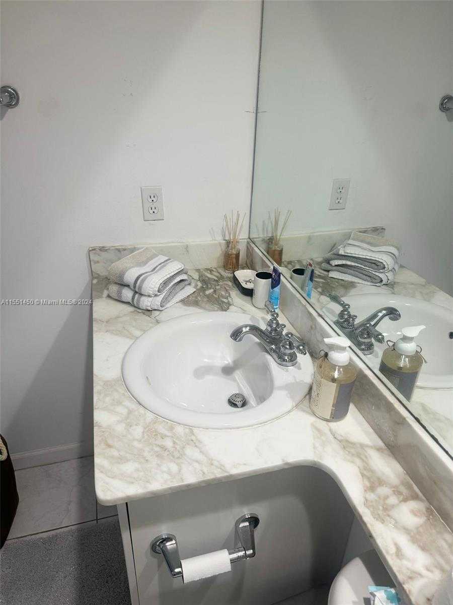 Small Image of 18800 NORTH EAST 29TH AVE #1018, Aventura Number 13